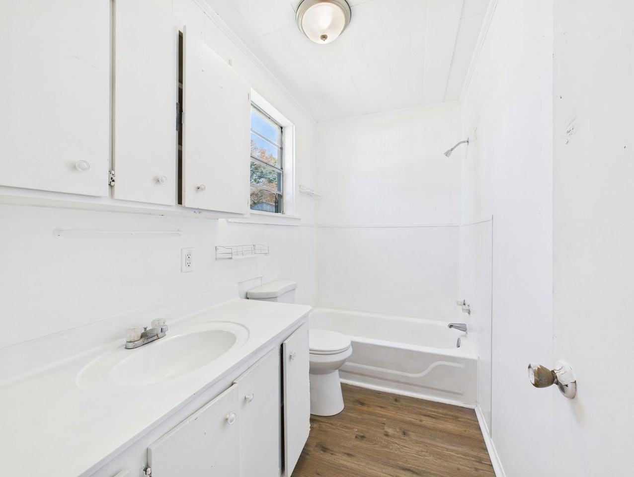 711 E Lessley St - Photo 7 of 16