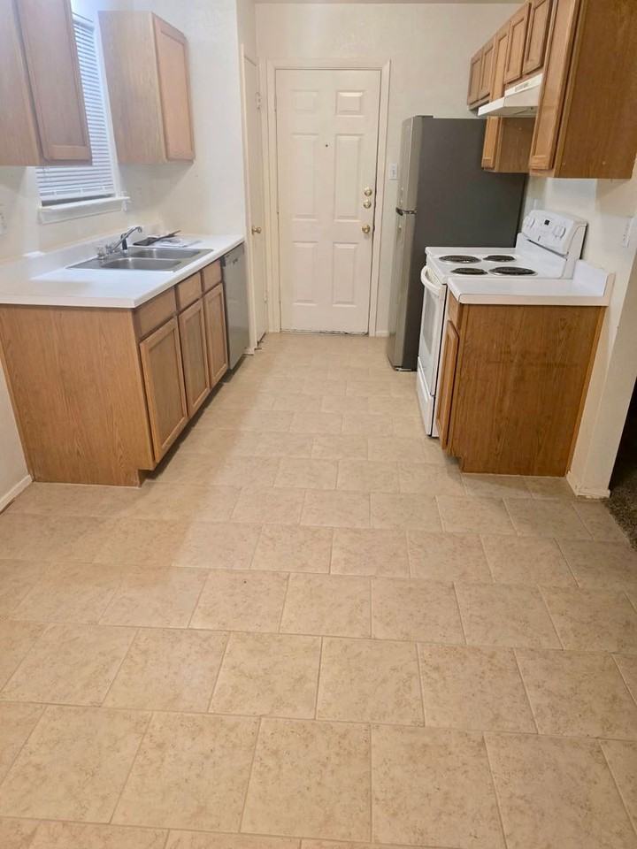 2703 Cross Timber Drive - Photo 4 of 10