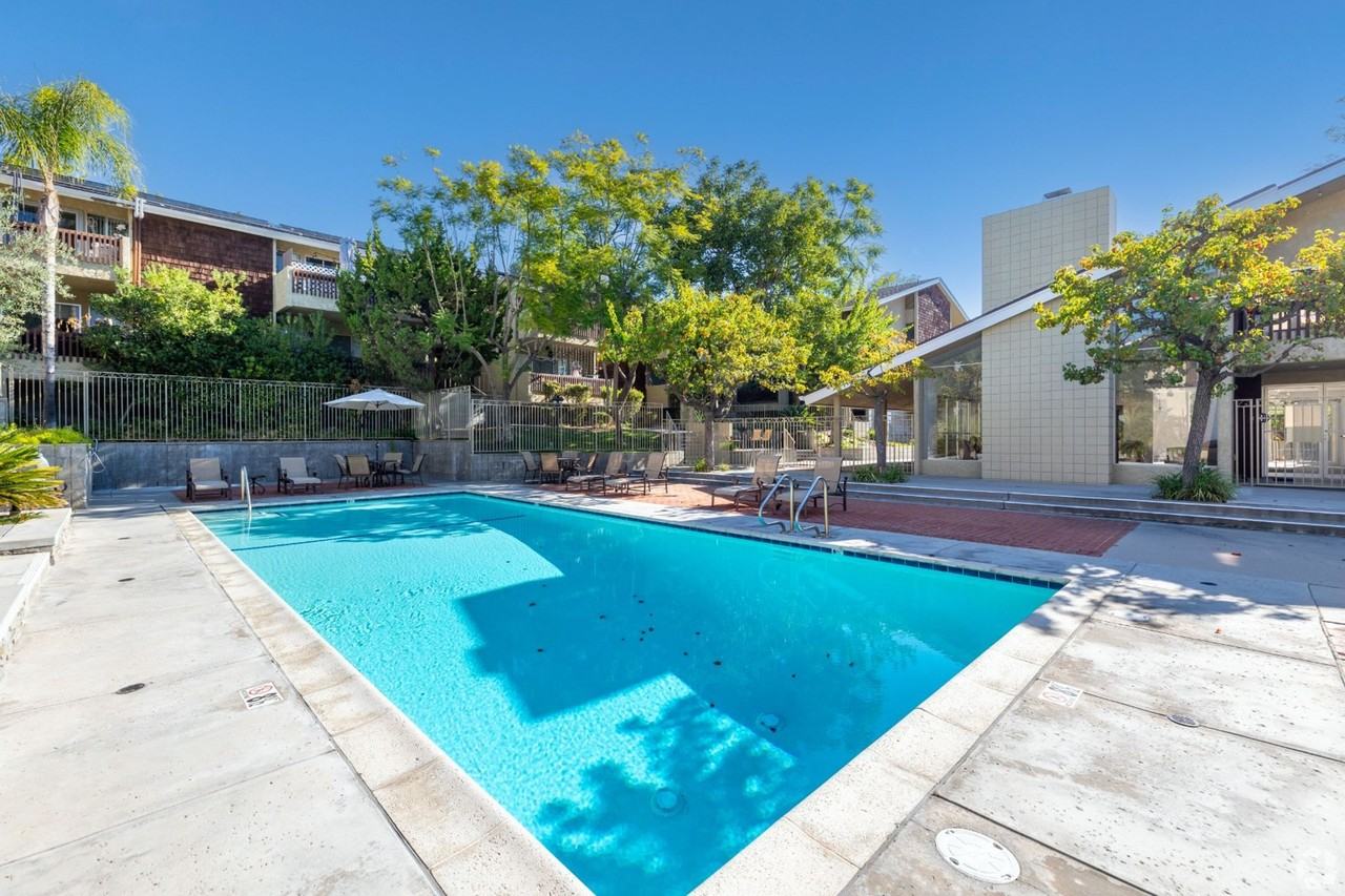 Enclave 693 - Photo 2 of 19