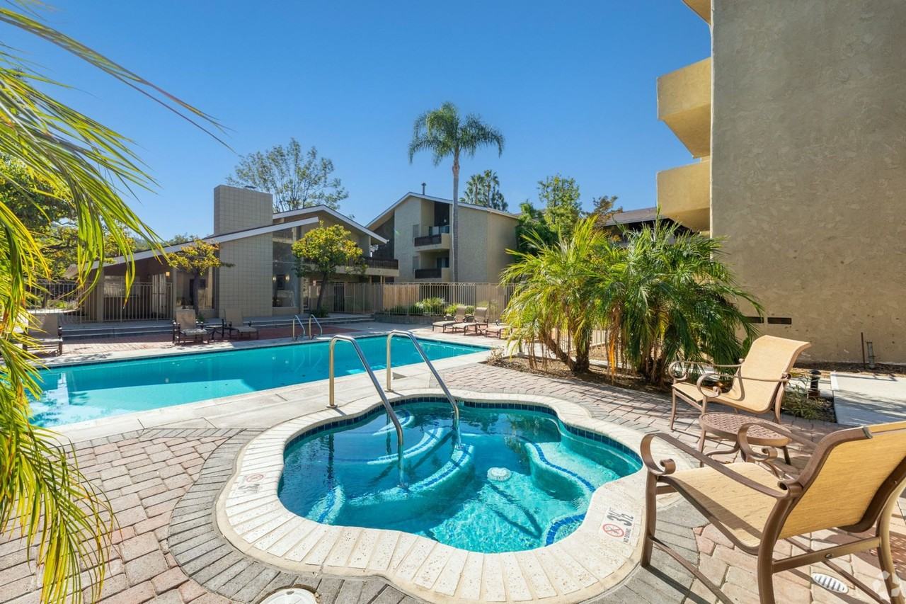 Enclave 693 - Photo 3 of 19