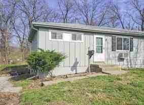 Beautiful Mission Duplex — Hardwood Floors, Off - Photo 1 of 1