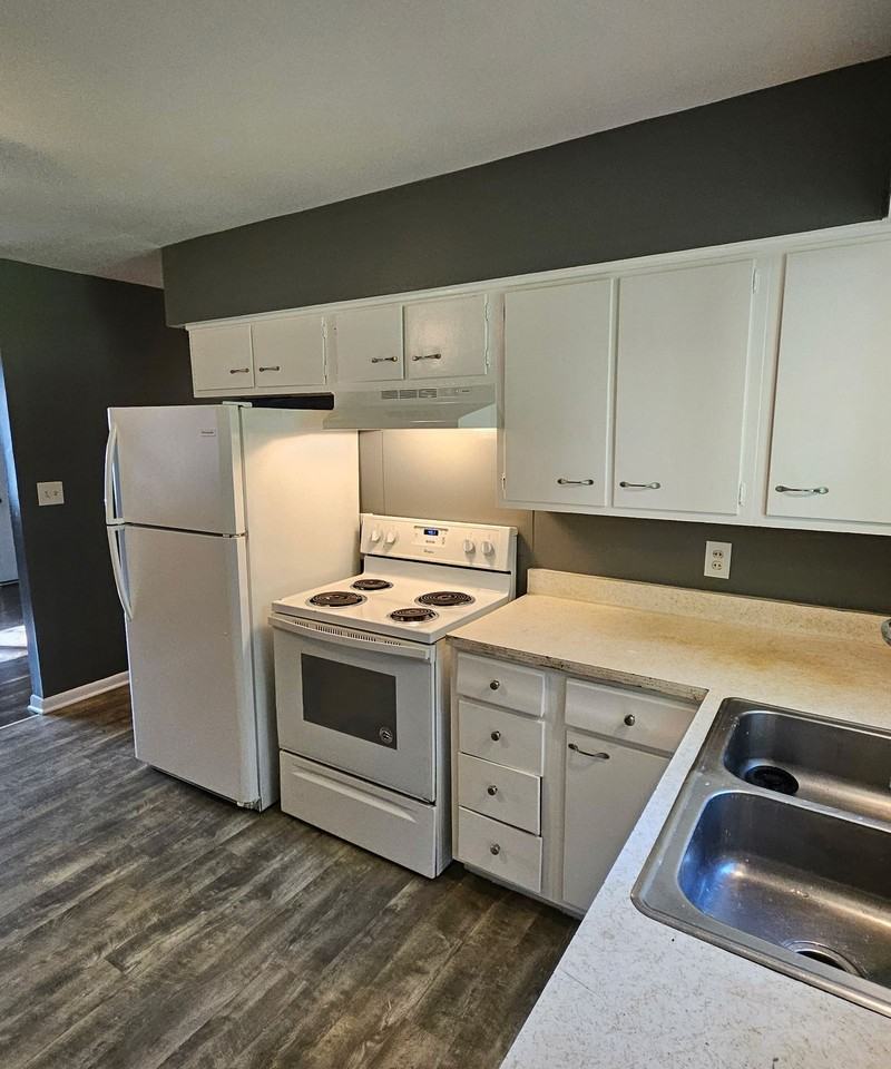 Beautiful Mission Duplex — Hardwood Floors, Off - Photo 4 of 6