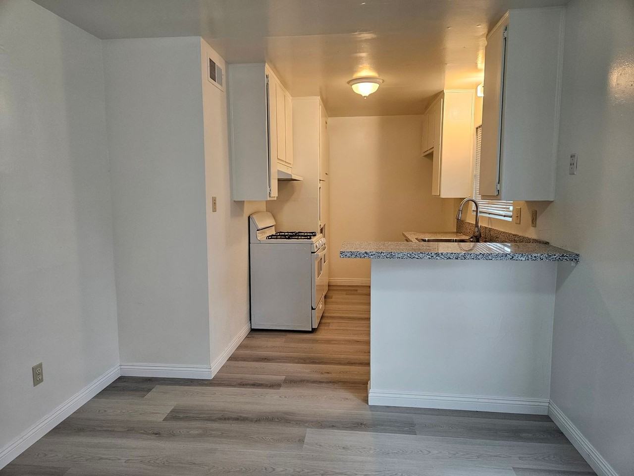 2319 7th St - Photo 2 of 7