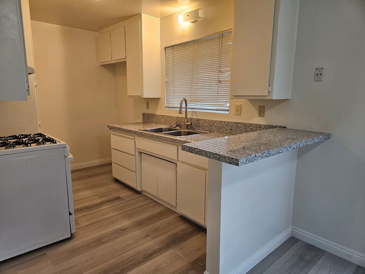 2319 7th St - Photo 3 of 7