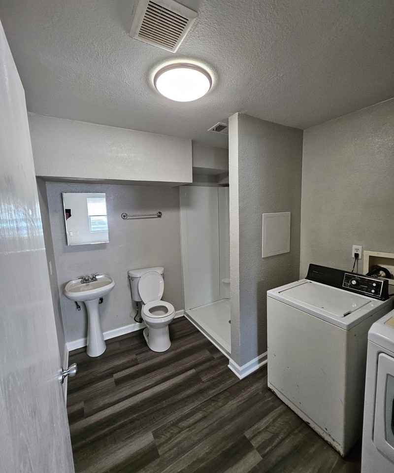 Modern Makeover in KCMO — Renovated, Pet - Photo 5 of 6
