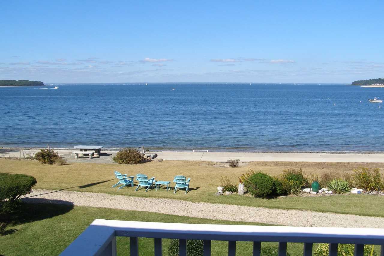 40 Locust Ln - Photo 2 of 28