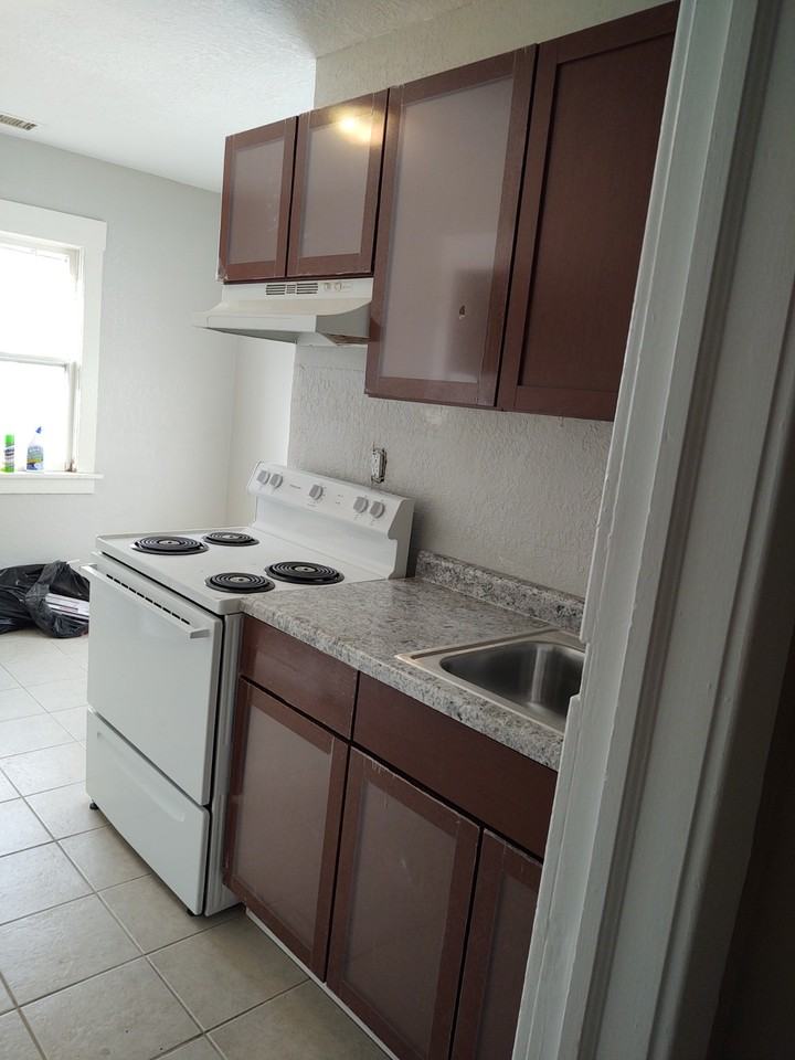 415 N Spring St #2 - Photo 2 of 10