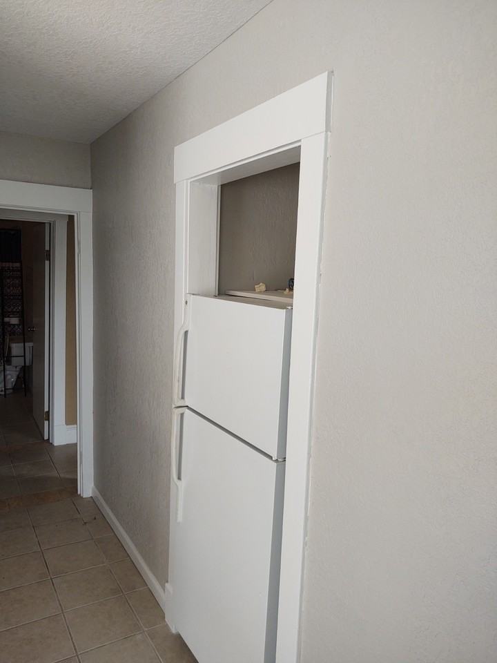 415 N Spring St #2 - Photo 3 of 10