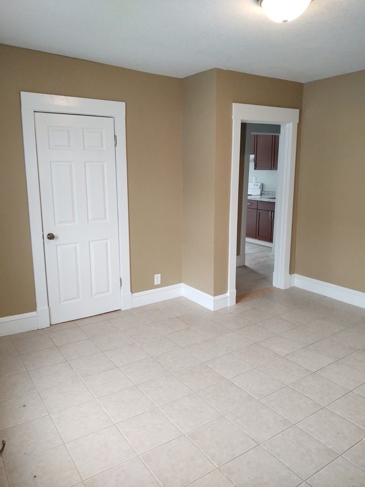 415 N Spring St #2 - Photo 7 of 10