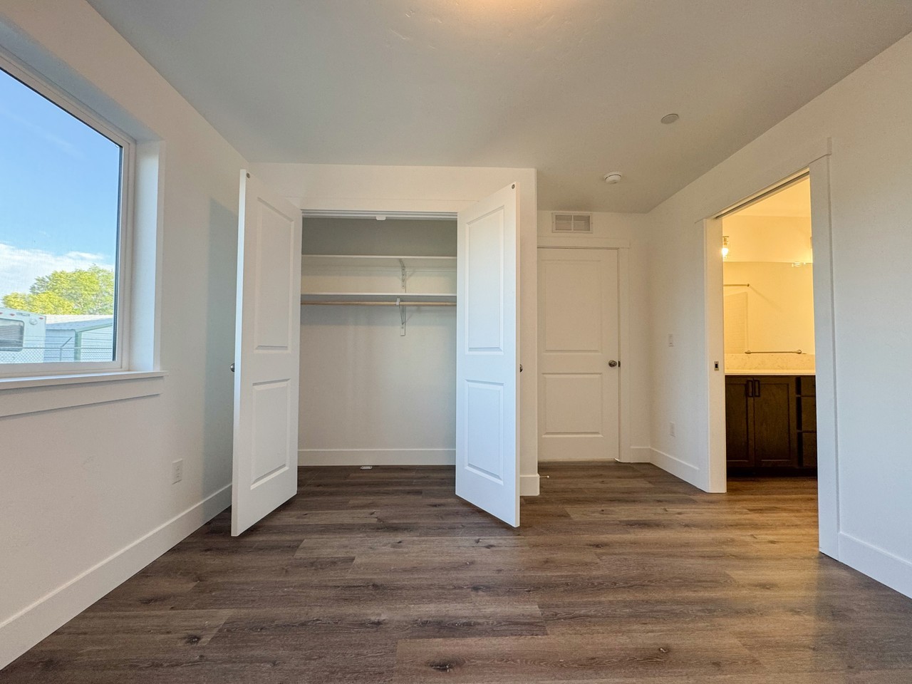 1045 Bighorn St #B - Photo 3 of 10