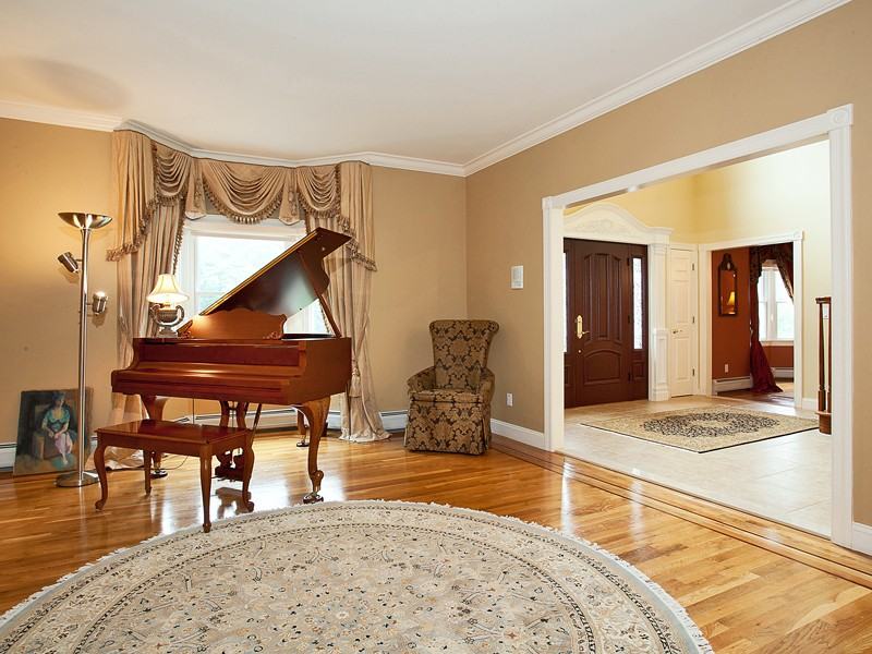 377 Ruckman Rd - Photo 3 of 15