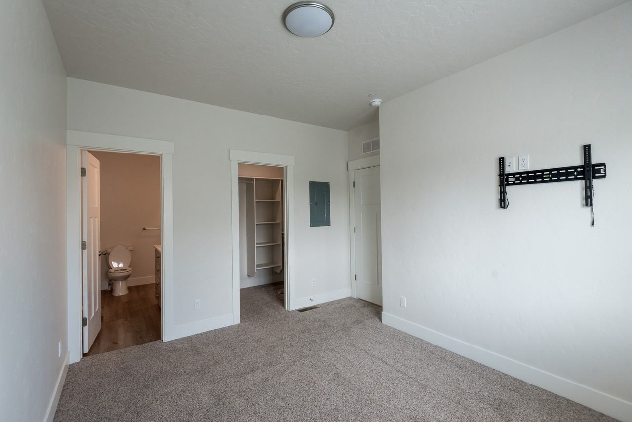 1800 7th Ave N #202 - Photo 5 of 12