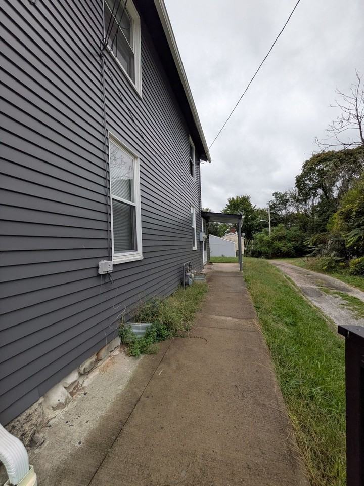 315 12th St - Photo 3 of 26