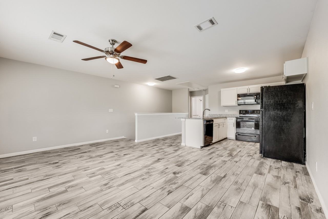 Santa Carlo Ave #B - Photo 3 of 17