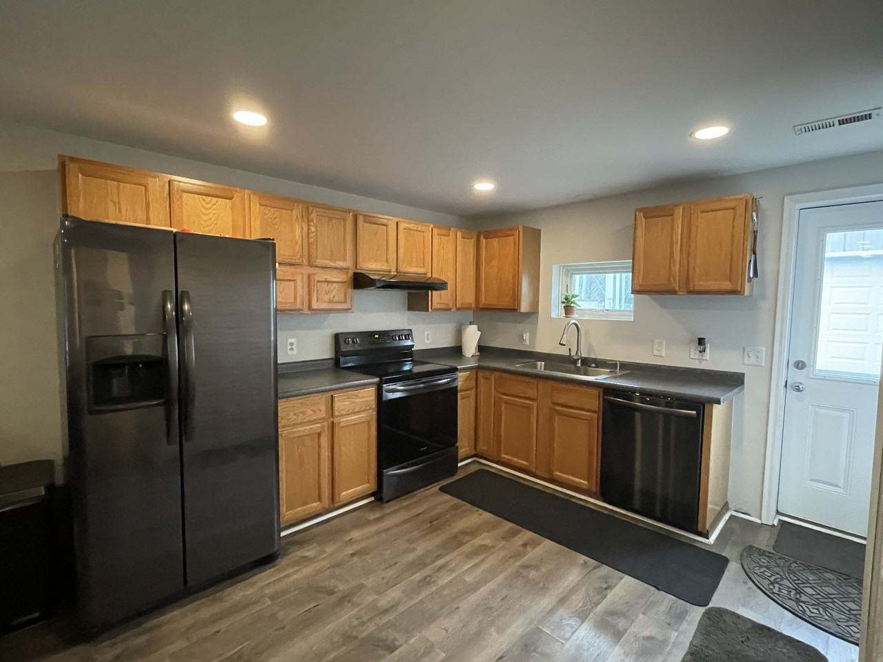 322 Hathaway St #NA - Photo 3 of 9