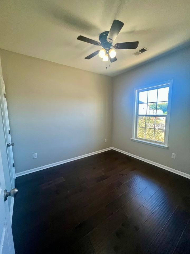222 Press Way - Photo 5 of 11