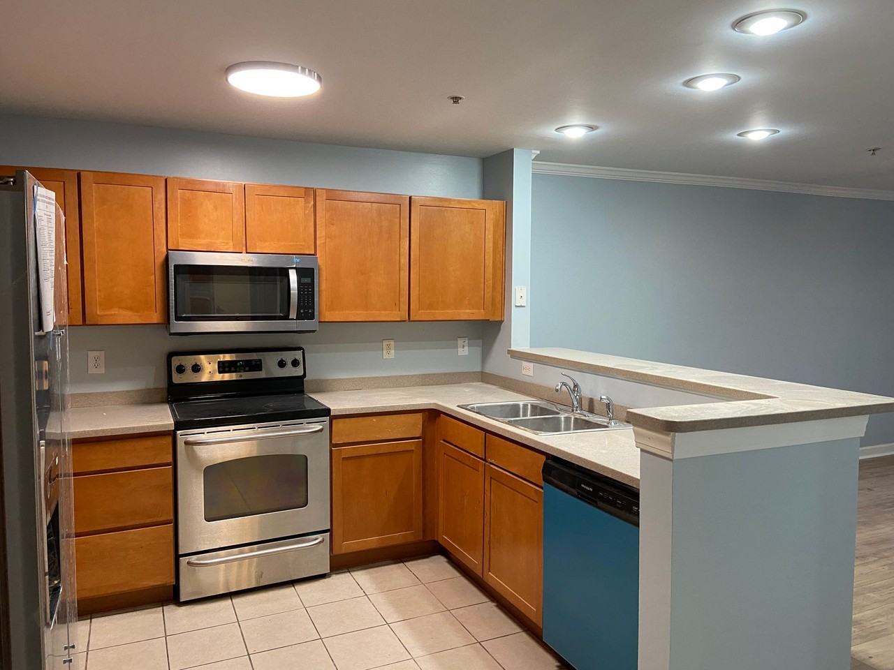 Beautiful Property in Bellingham Park! - Photo 2 of 27