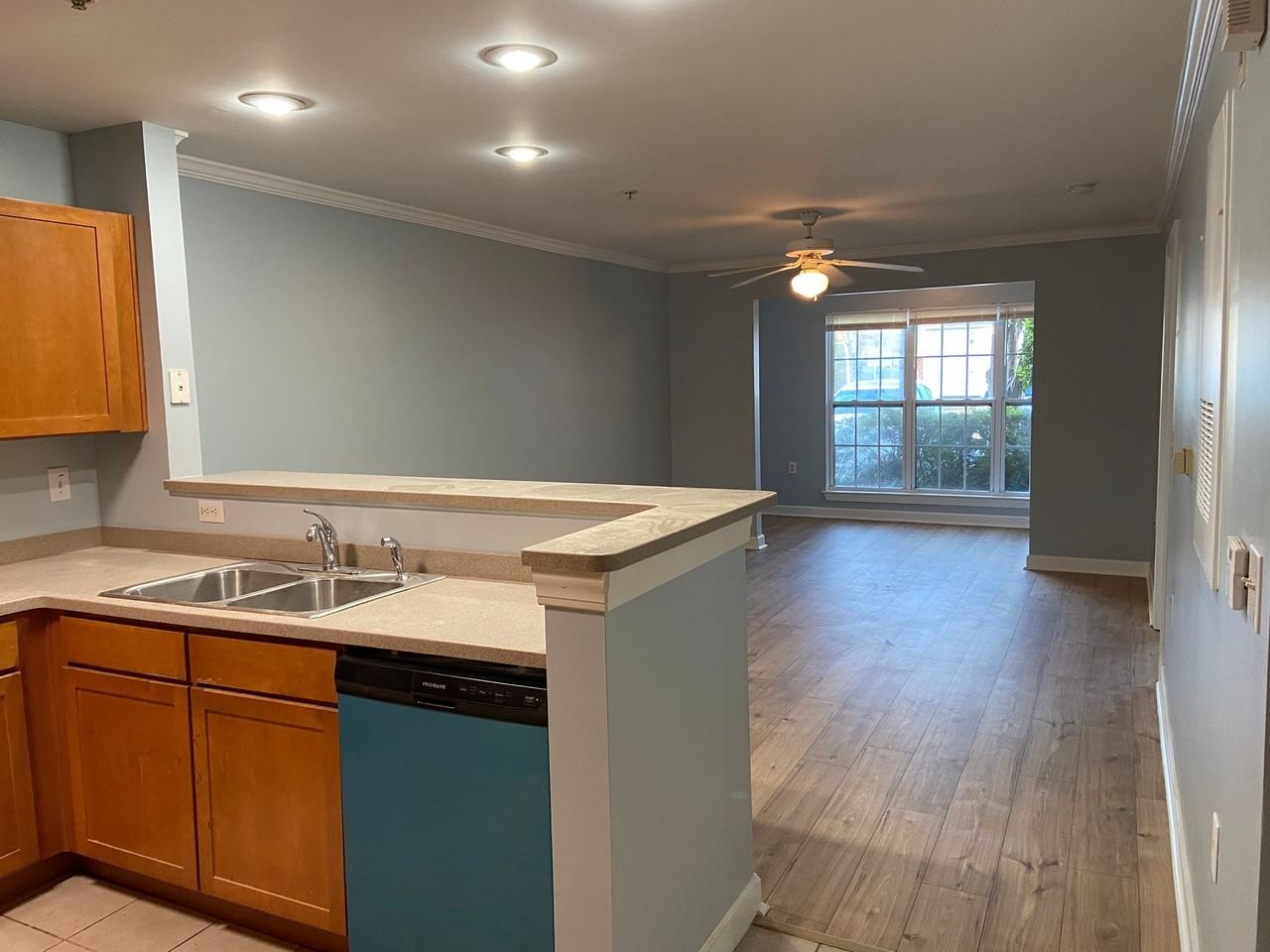 Beautiful Property in Bellingham Park! - Photo 3 of 27