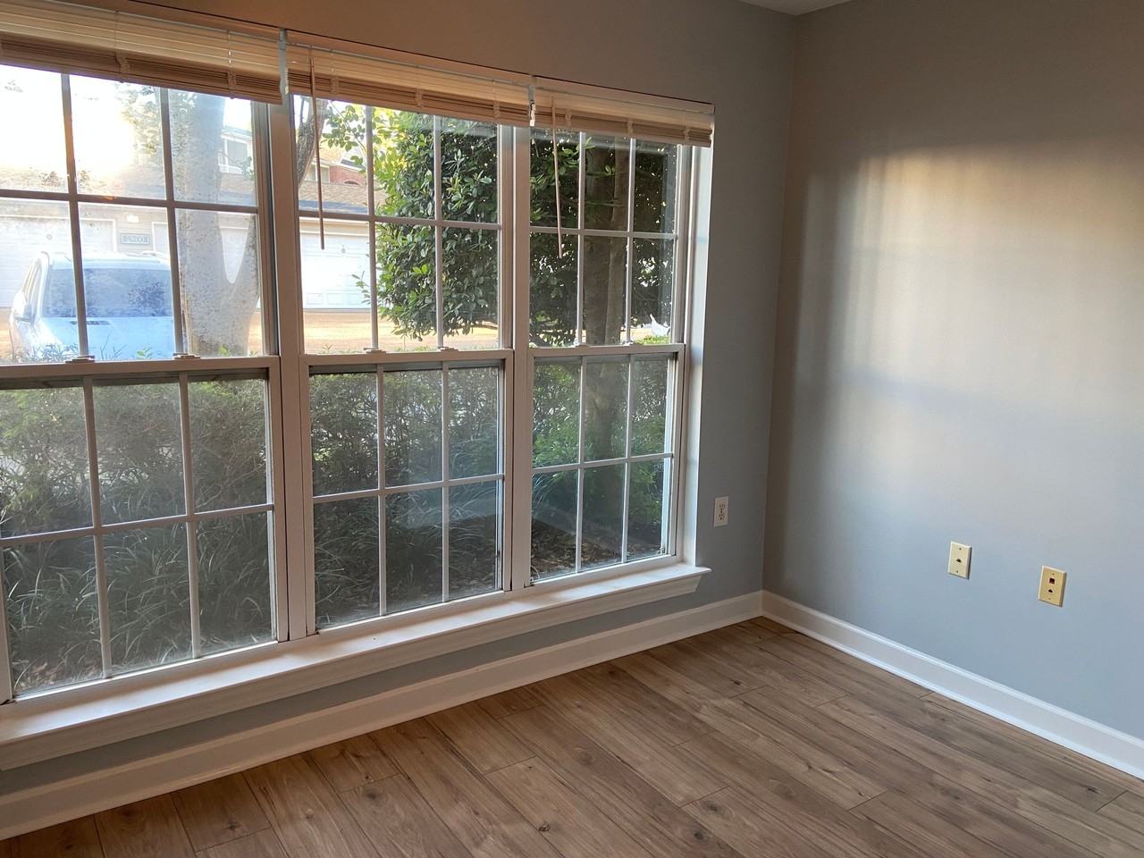 Beautiful Property in Bellingham Park! - Photo 6 of 27