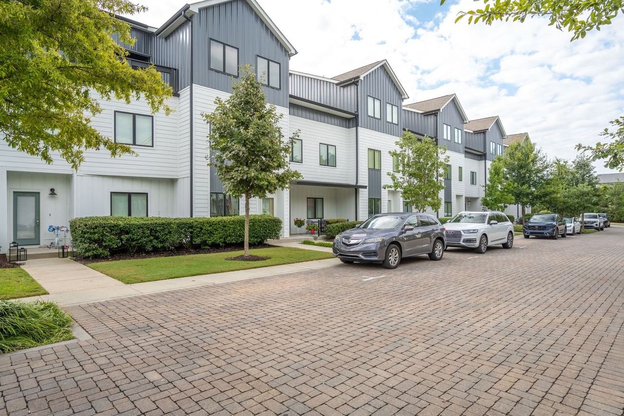 3111 Saint Elmo Ave - Photo 5 of 33