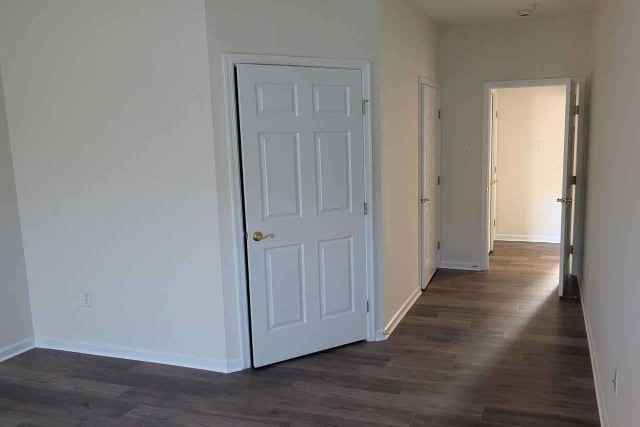 5055 Woods Line Drive - Photo 7 of 22