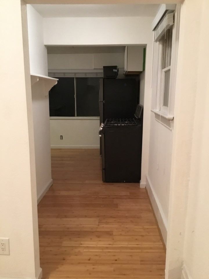 517 20th St #B - Photo 4 of 50