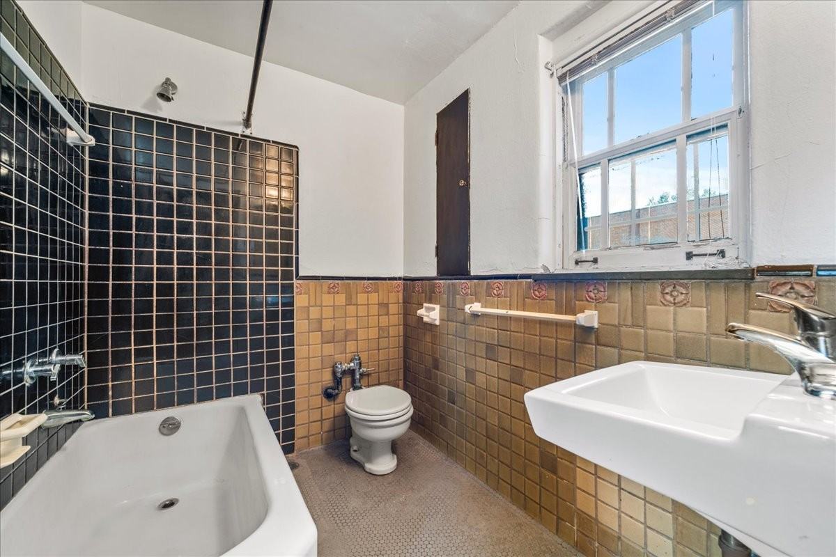 340 S Highland Ave #1B