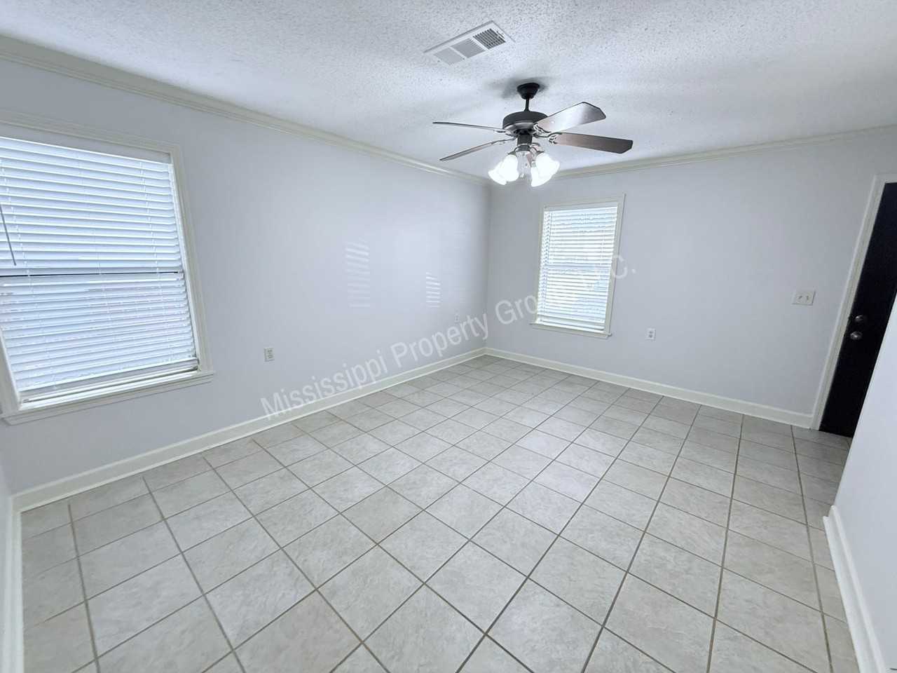 219 Edinburg Way - Photo 4 of 19