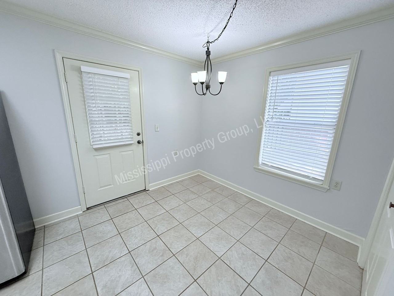219 Edinburg Way - Photo 7 of 19