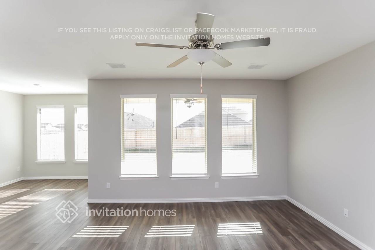 625 Ridgeback Trl - Photo 2 of 16