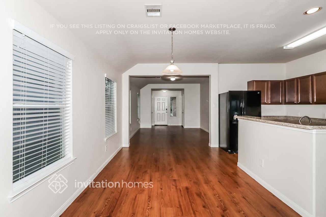18731 Dennington Dr - Photo 5 of 17