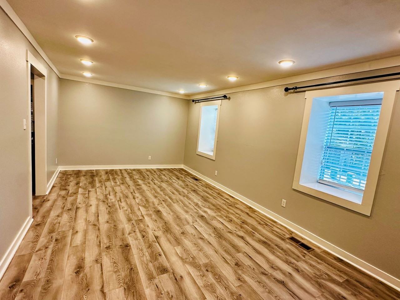 1209 E Twin Lakes Dr - Photo 2 of 12