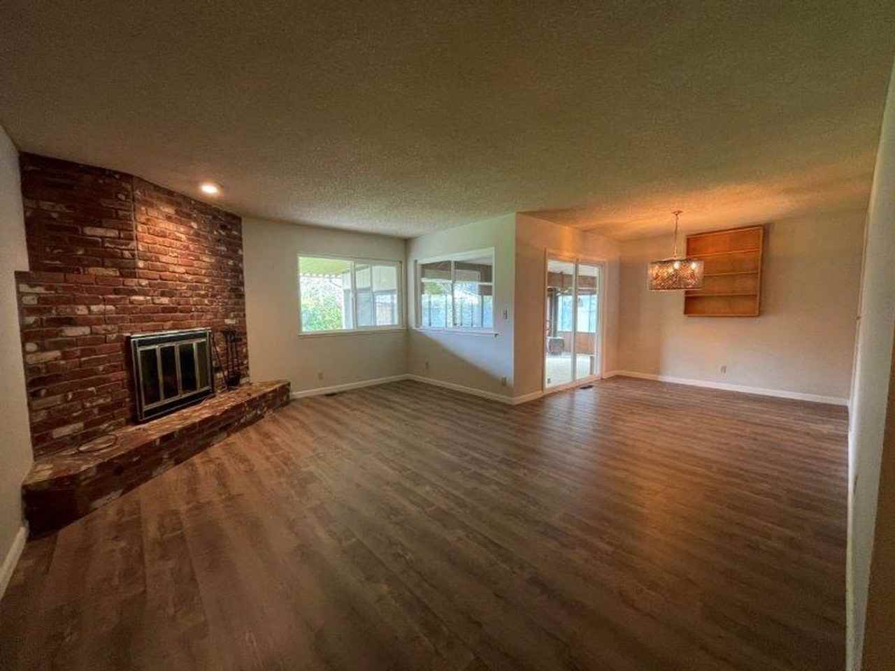 6253 Fennwood Ct - Photo 3 of 30