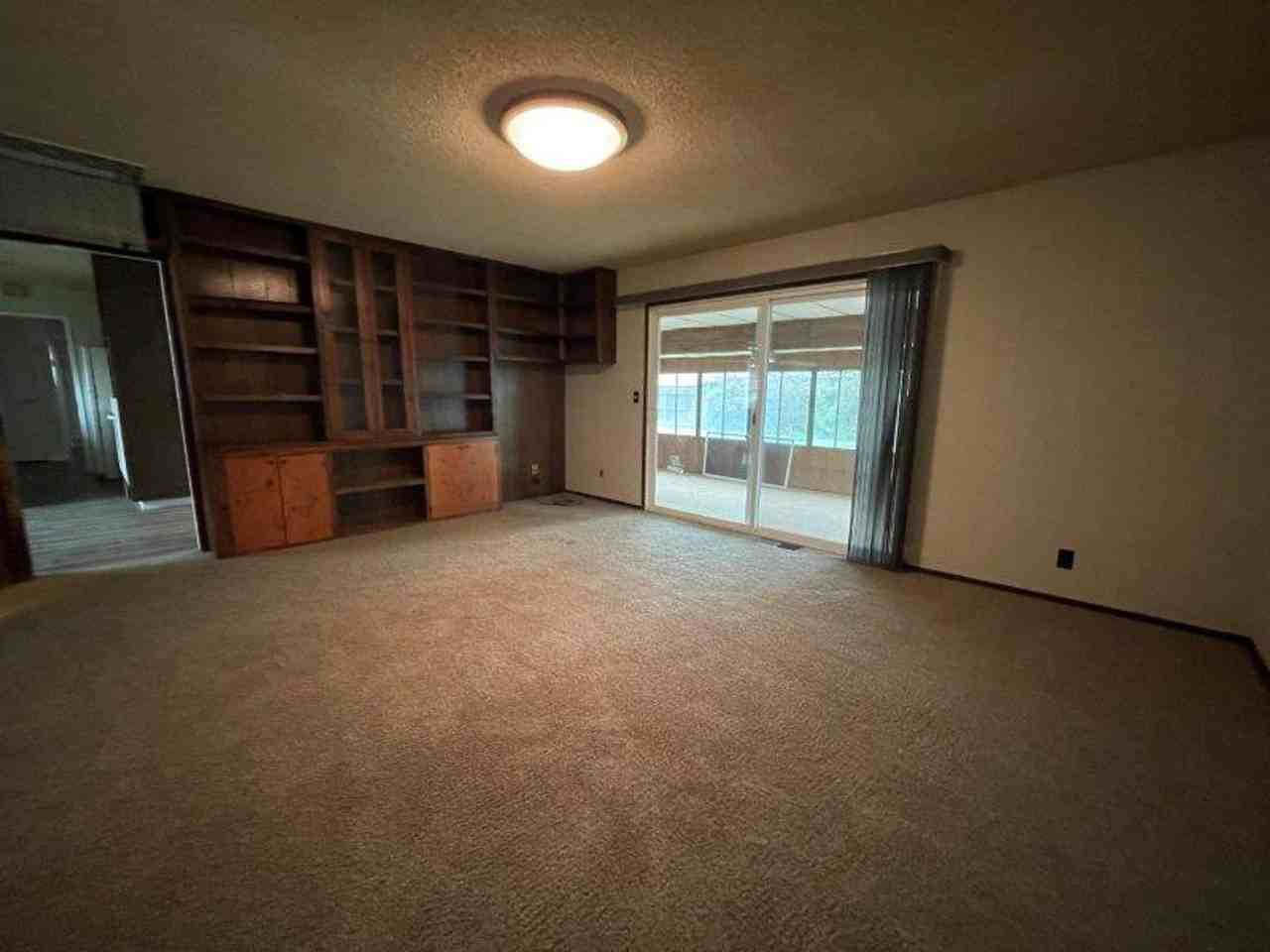 6253 Fennwood Ct - Photo 5 of 30