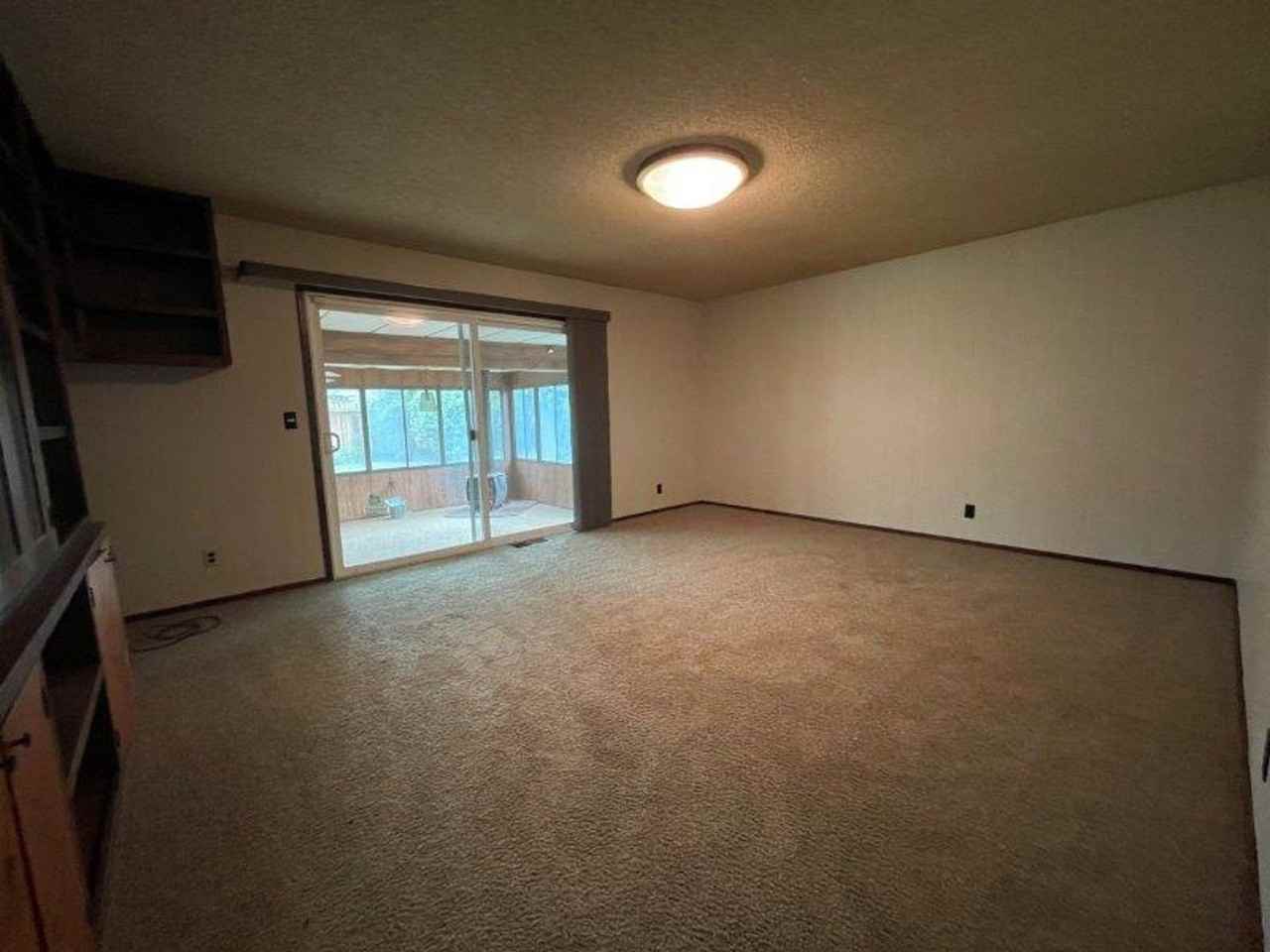 6253 Fennwood Ct - Photo 6 of 30