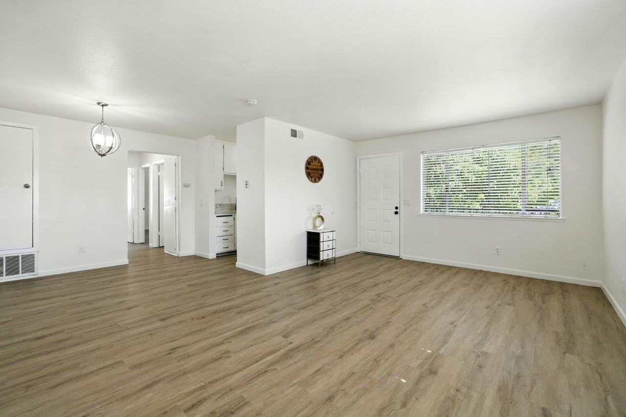 4710 Hayford Way - Photo 6 of 29