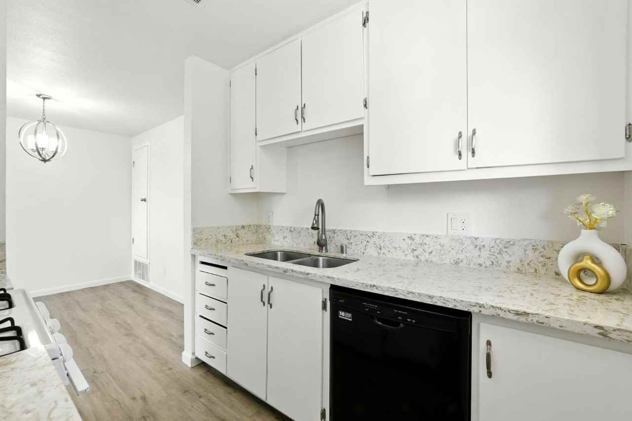 4710 Hayford Way - Photo 7 of 29