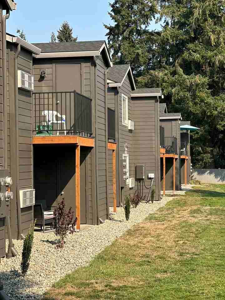 Regency Court - Photo 4 of 33