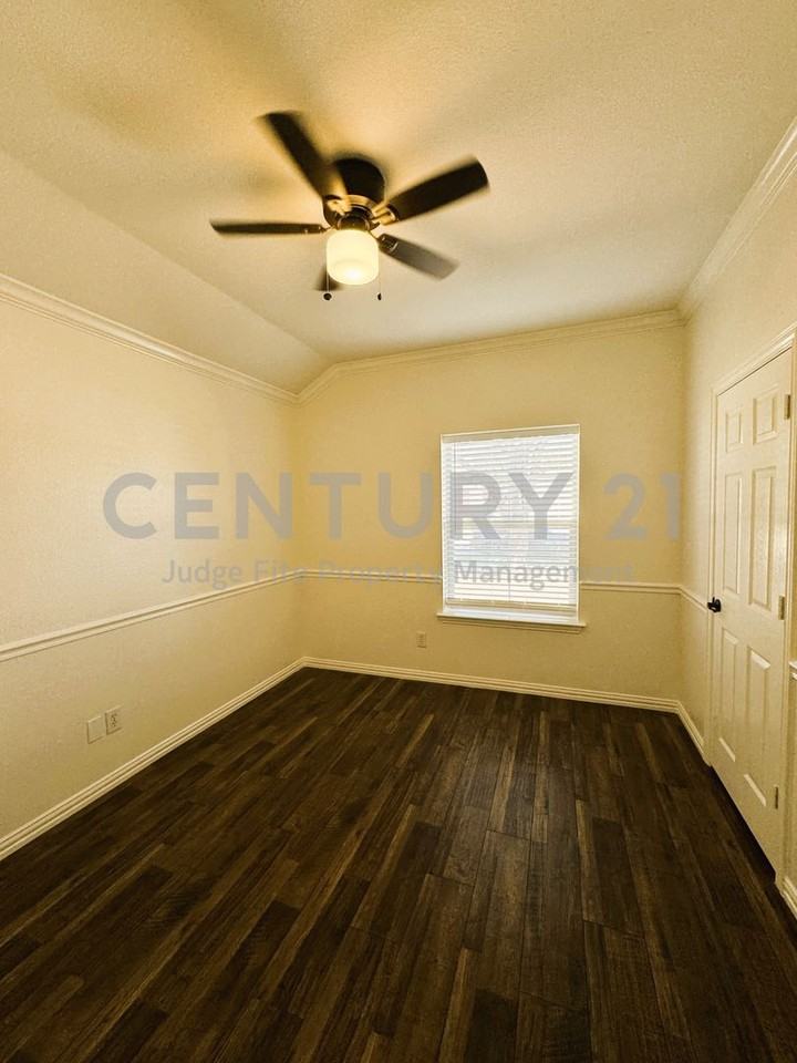 4820 Western Meadows Ct - Photo 2 of 11