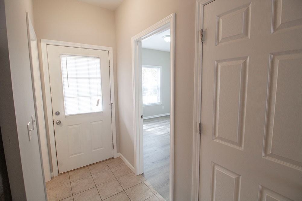 1943 Center St - Photo 3 of 45