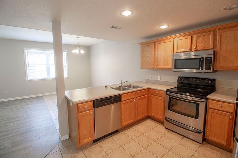 1943 Center St - Photo 5 of 45