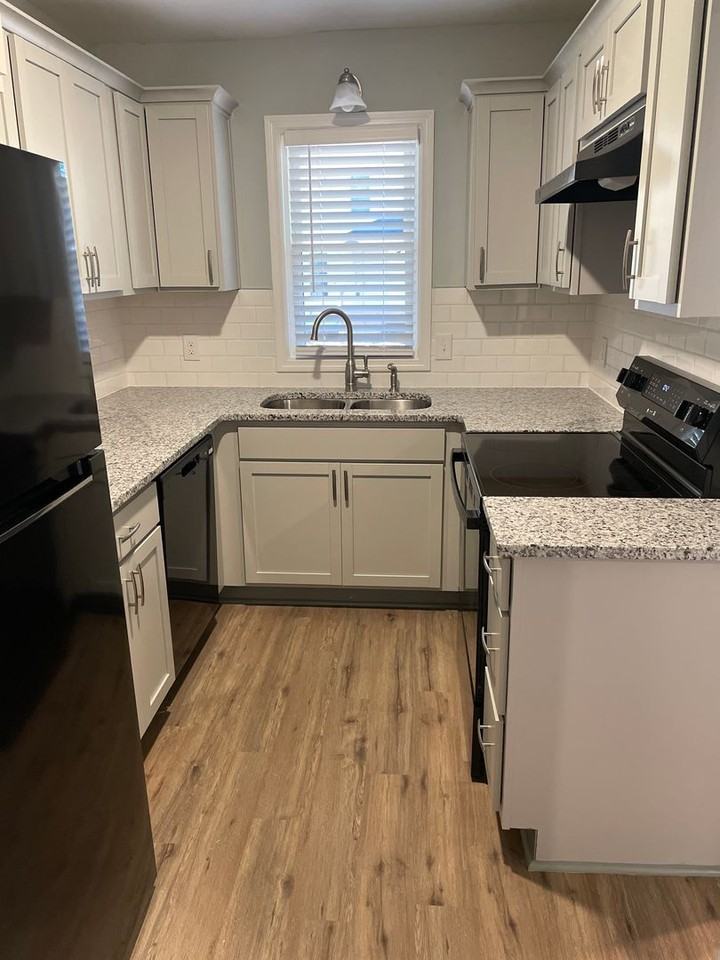 126 Turner St - Photo 4 of 10