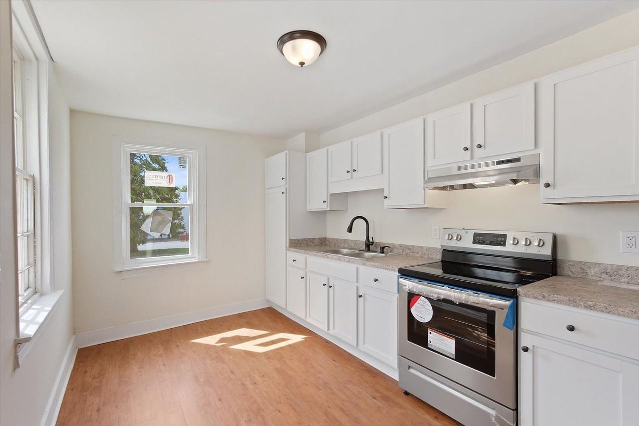 394 E Maple St - Photo 3 of 21