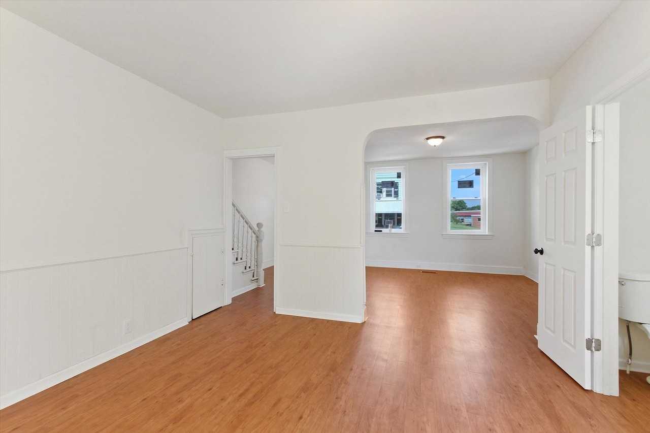 394 E Maple St - Photo 7 of 21