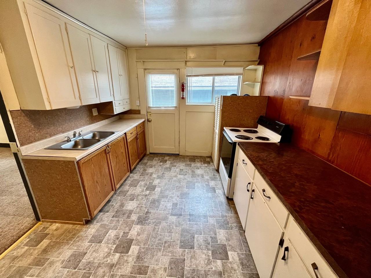 221 Nw Kings Blvd - Photo 5 of 20