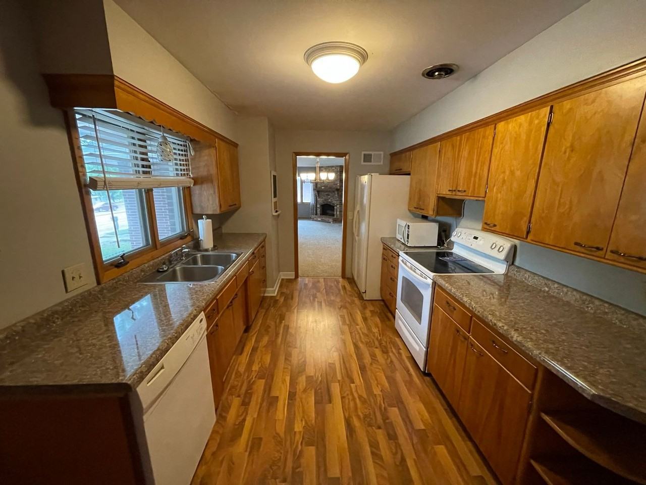 820 S 70th St - Photo 5 of 18