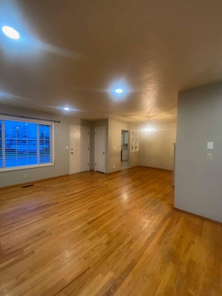 515 E Elmore St - Photo 4 of 50