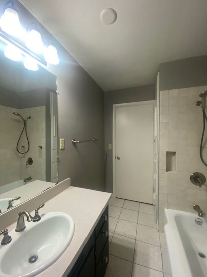 515 E Elmore St - Photo 6 of 50