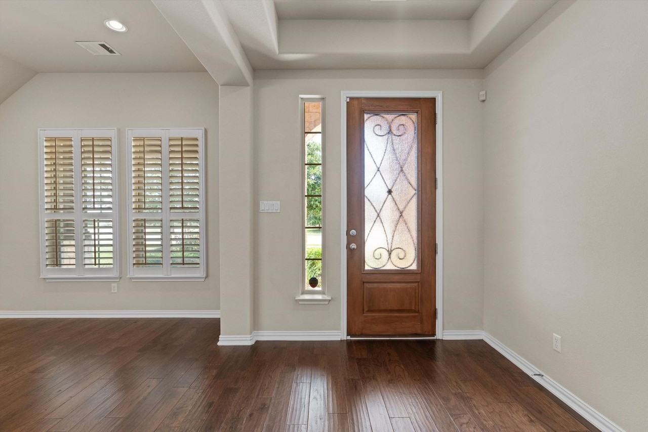 7901 Arbor Knoll Ct - Photo 3 of 34