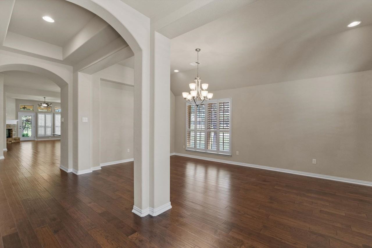 7901 Arbor Knoll Ct - Photo 4 of 34